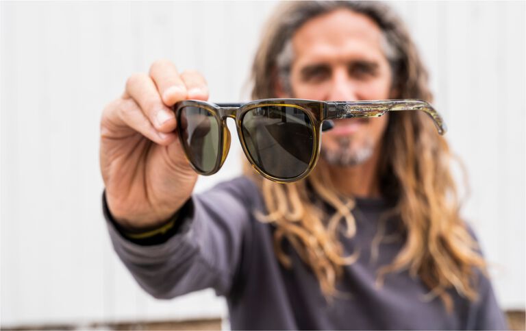How to Buy Men's Sunglasses – A Complete Guide